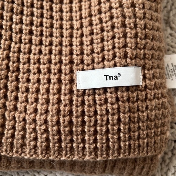 ARITZIA TNA Chunky Long Scarf - Picture 2 of 6